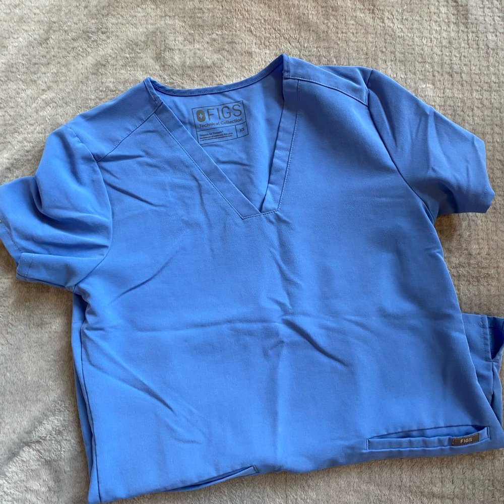 Figs Ceil Blue Casma Three-Pocket Scrub Top in Small and X Small